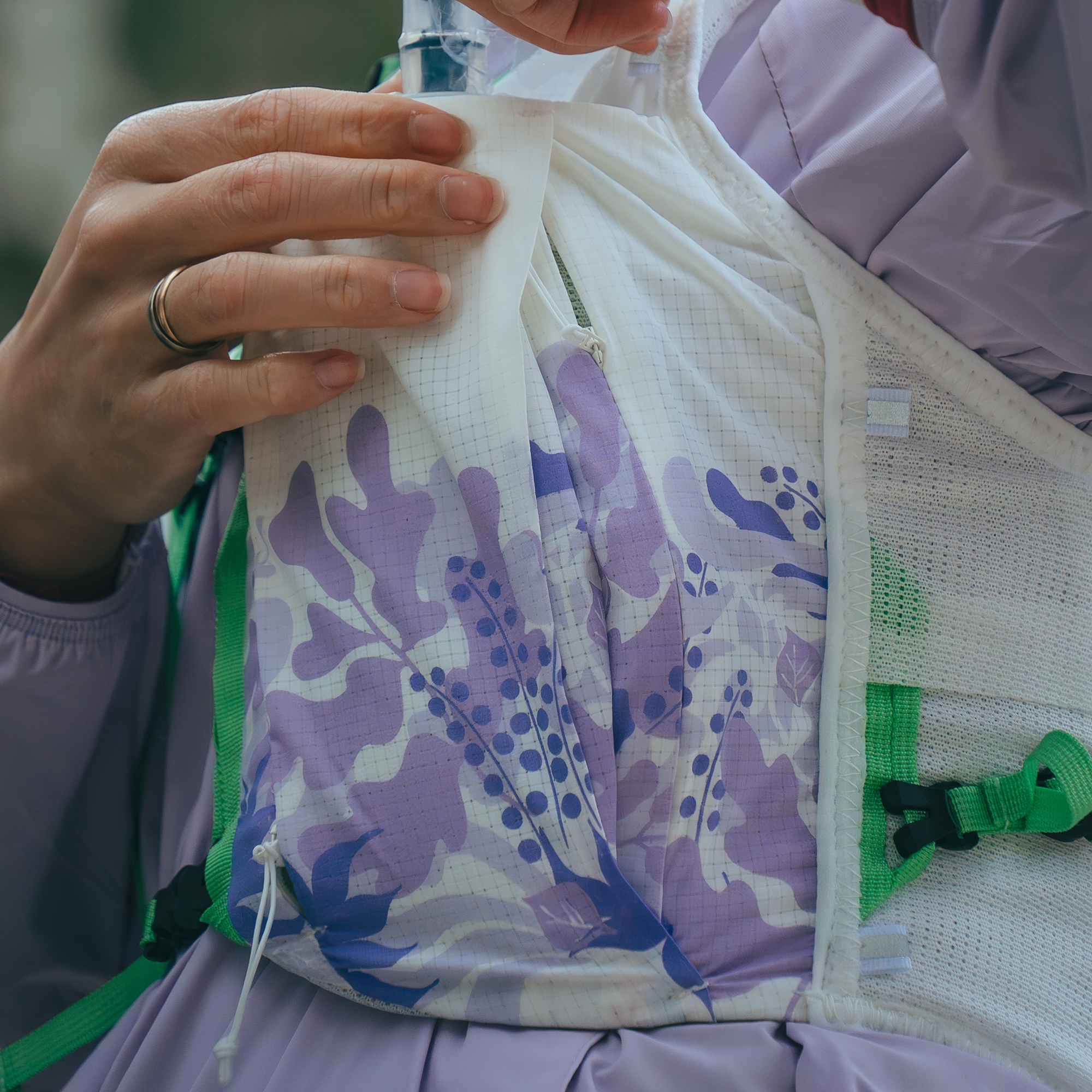 Sac Hydratation Femme TwoSixOne - Insertion facile des flasques